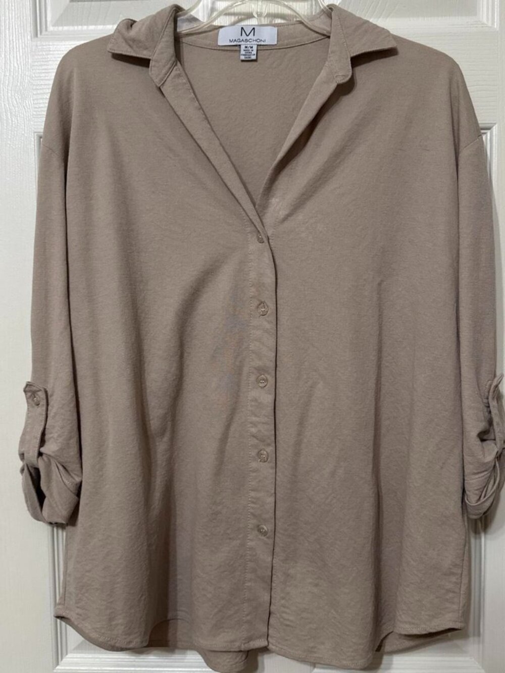 Magaschoni Women’s M Tan button up blouse with collar and 3/4 sleeves #blouse